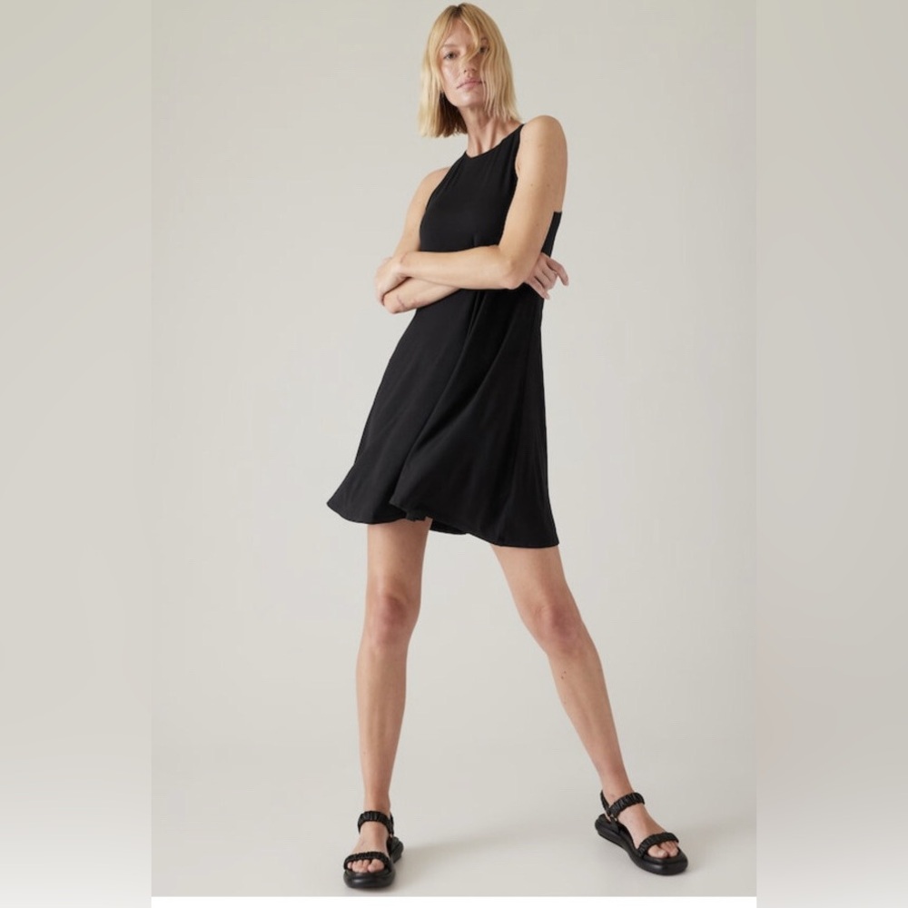 Athleta Santorini Thera Dress in Black Size Medium Minimalist
